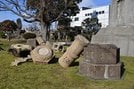 地震で倒壊した亀治公園の石灯ろう＝６日午前１１時１０分、安来市荒島町