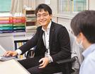 芳賀健人さん＝松江市殿町、島根県庁