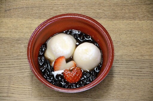 雪見だいふくにぜんざいをかけた「縁結び雪見」