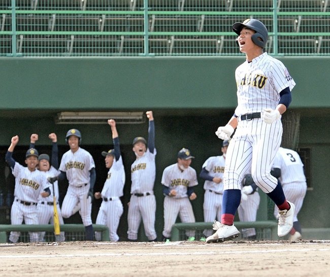 【準決勝・広陵｜鳥取城北】６回鳥取城北１死二塁、日下侑太が生還し２｜１と勝ち越す‖広島県尾道市、ぶんちゃんしまなみ球場
