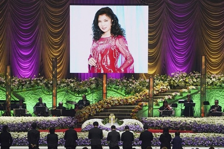 明窓・亡くなった人の尊厳 八代亜紀さんCD販売問題 | 山陰中央新報