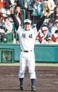 2003年のセンバツ初戦、試合中にナインに声をかける白野勝さん