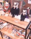 郷土芸能・石見神楽の面も並ぶ