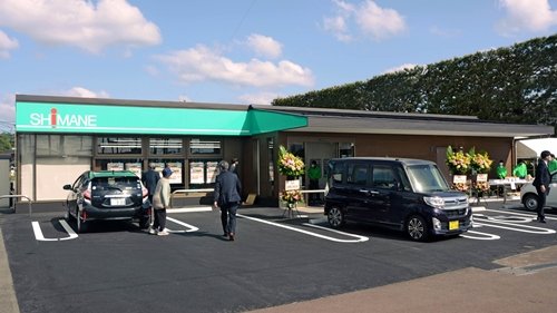 コンビニエンスストア店舗跡に移転オープンした島根銀行平田支店＝出雲市平田町