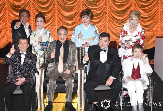 『令和・歌の祭典2025 ～作詩家星野哲郎生誕100年記念〜』公演前囲み取材に出席した（後列左から）鳥羽一郎、大月みやこ、小林幸子、瀬川瑛子（前列左から）里見浩太朗、北島三郎、小林旭、水前寺清子 （C）ORICON NewS inc.