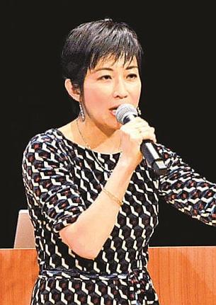 憲法９条保護の必要性を訴える望月衣塑子さん＝松江市殿町、島根県民会館