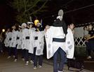 独特の衣装に身を包み、津和野踊りを披露する参加者