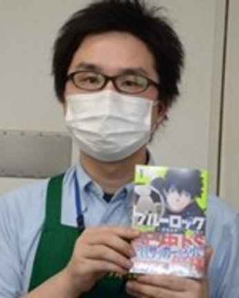 おすすめの漫画を紹介する、今井書店の中島丈さん