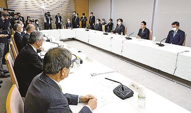 首相官邸で開かれた、防衛力強化に関する政府の有識者会議＝２１日午前