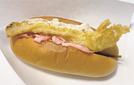 道の駅ごいせ仁摩で販売される大あなごドッグ