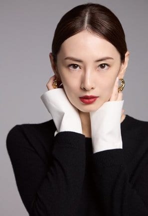 『北川景子オフィシャルカレンダー2026』MAILIVIS特典カット（デスク）（C）SDP