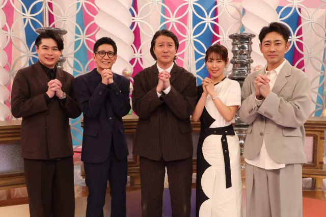 30日放送『不思議体験ファイル 信じてください!!』=(左から)吉村崇(平成ノブシコブシ)、柴田英嗣(アンタッチャブル)、加藤浩次、瀧本美織、小泉孝太郎(C)カンテレ