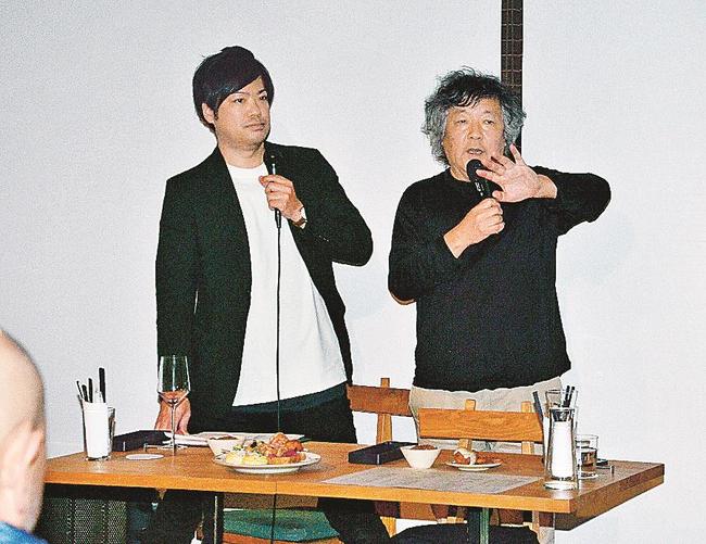 外部の視点を取り入れながら益田の魅力を発信するよう伝える茂木健一郎さん（右）と正木伸城さん＝益田市駅前町、マスコスホテル