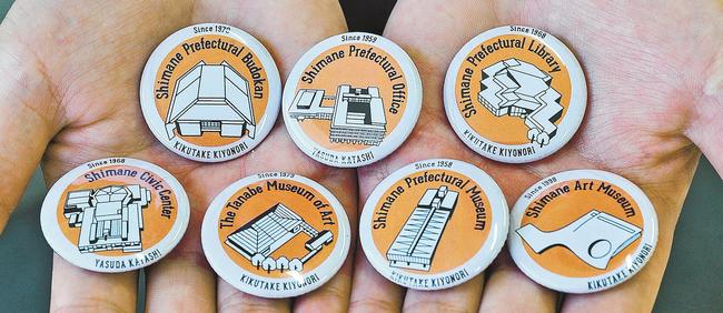 スタンプを集めてもらえるモダニズム建築群の缶バッジ