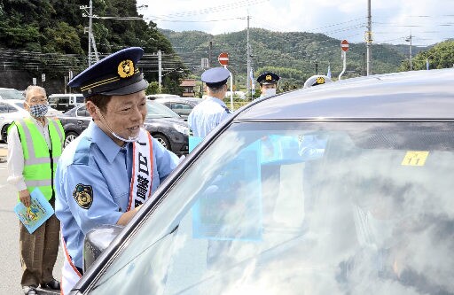朝刊先読み ネゴシックスさん一日署長に オリジナルグッズで啓発 山陰中央新報デジタル