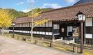 亀井茲監が１８５５（安政２）年に再建し、現在は武道教場などが残る藩校養老館＝島根県津和野町後田