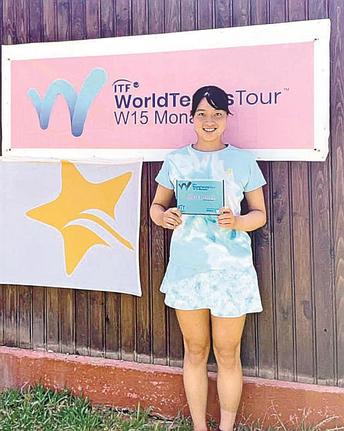 国際テニス連盟の１万５千ドル大会で準優勝した細木咲良＝チュニジア・モナスティル