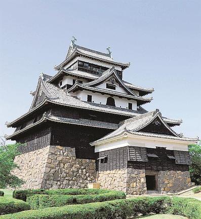 堀尾吉晴が築いた松江城＝松江市殿町