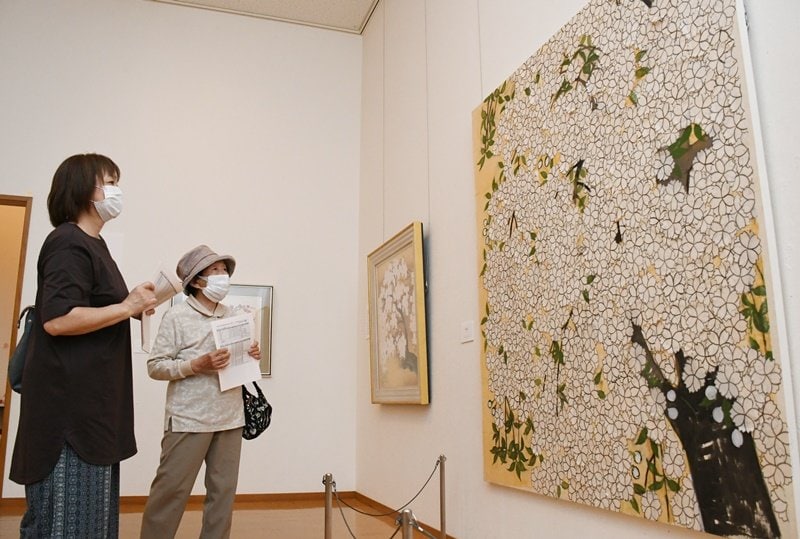 橋本明治『槇に紅葉』日本画【真作保証】 絵画 橋本明治 「槇に紅葉」 日本画 絵画 - 北海道画廊