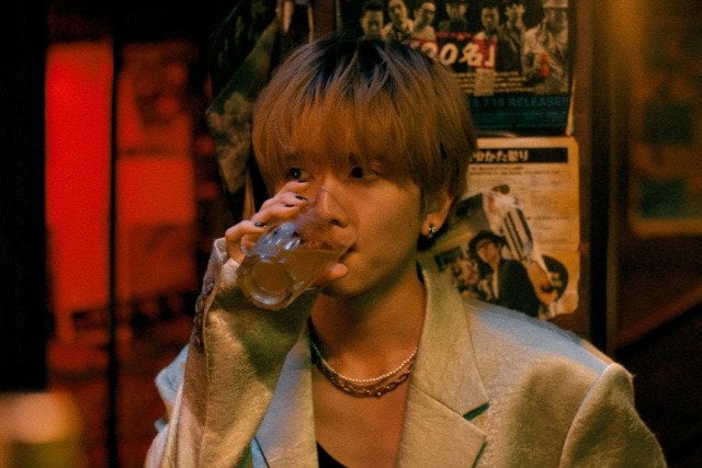 既婚のNo.1ホスト・アサヒ（板垣李光人）＝映画『ミーツ・ザ・ワールド』（10月24日公開）（C）金原ひとみ／集英社・映画「ミーツ・ザ・ワールド」製作委員会