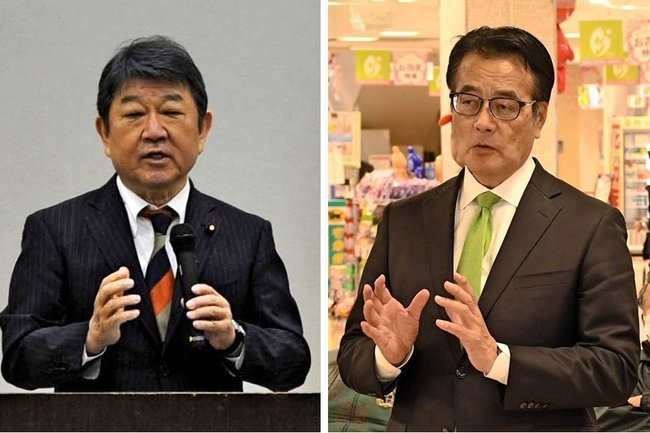 （写真左）事務所開き式典で「新しい自民党を作っていく」と語る自民党の茂木敏充幹事長＝松江市学園南１丁目、くにびきメッセ、（同右）「自民党に日本の政治を任せることはできない」と語る立憲民主党の岡田克也幹事長＝雲南市木次町里方、マルシェリーズ