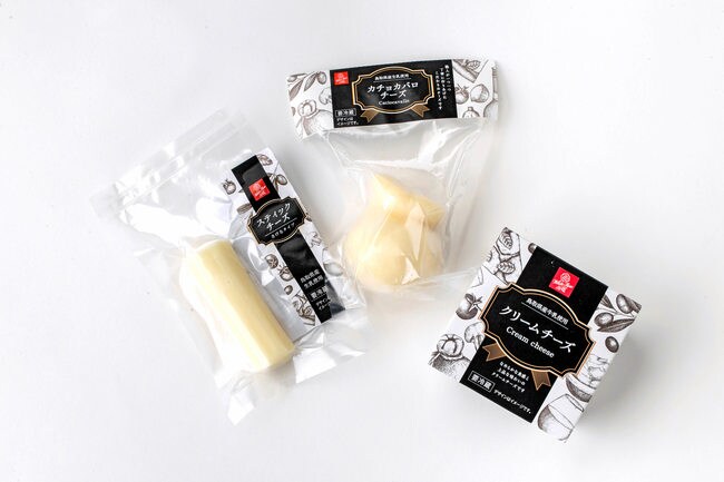 大山乳業農業協同組合が販売を始めたチーズ３種（提供）
