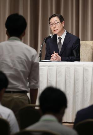 記者会見を開いた世界平和統一家庭連合（旧統一教会）の田中富広会長＝１１日、東京都内のホテル