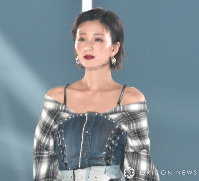 『第41回 マイナビ 東京ガールズコレクション 2025 AUTUMN／WINTER』に出演した岡崎紗絵 （C）ORICON NewS inc.