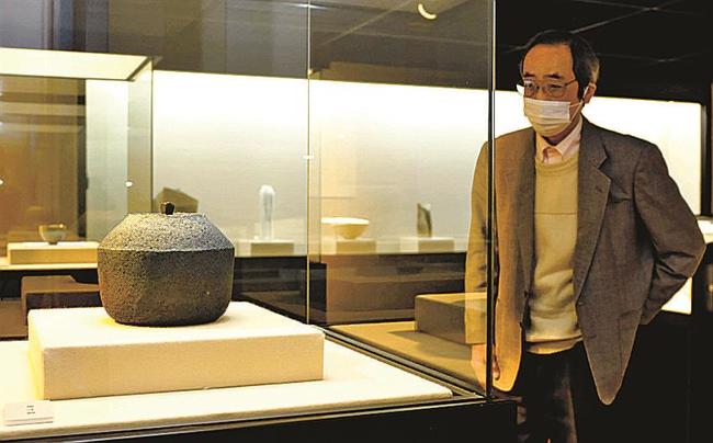 個性あふれる作品が並ぶ「茶の湯の造形展」の会場＝松江市北堀町、田部美術館