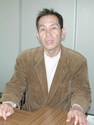 「癌と共に生きる会」を会長としてけん引した佐藤均さん＝２００５年５月