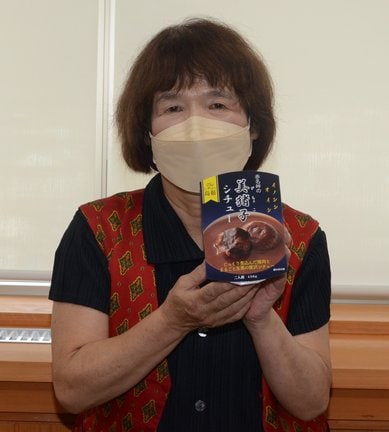 新商品「美猪子」をＰＲするグランディア赤名峠の奥野佳代子代表＝島根県飯南町下赤名、町役場