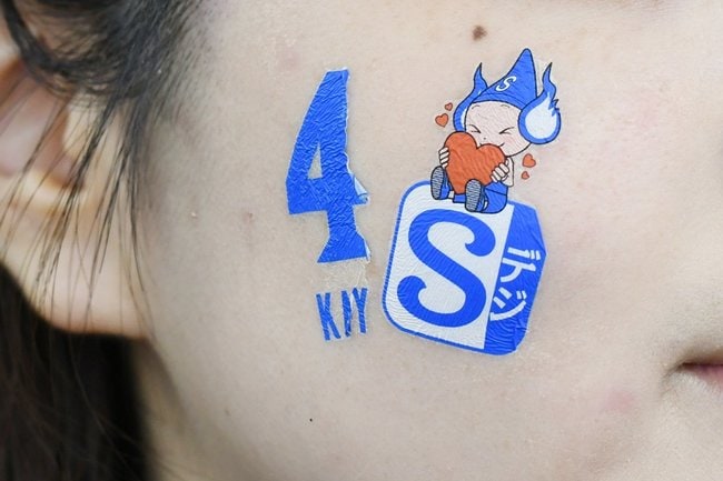 １５日から販売を開始する「フェイスタトゥーシール」