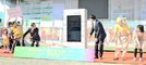 開館までのカウントダウンボードを除幕する関係者＝倉吉市駄経寺町２丁目