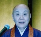 ２００４年１１月に鳥取県を訪れ、講演で「三徳山に奇縁を感じる」と話す瀬戸内寂聴さん