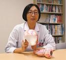 気になる点があれば早期の相談を呼びかける君和田友美・小児脳神経疾患治療センター長＝出雲市塩冶町、島根大医学部