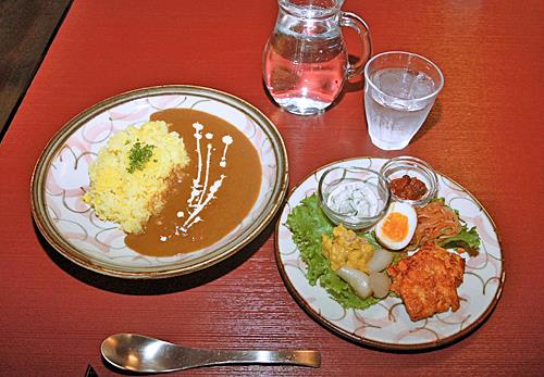 ブーケガルニのカレーはトッピングが楽しい