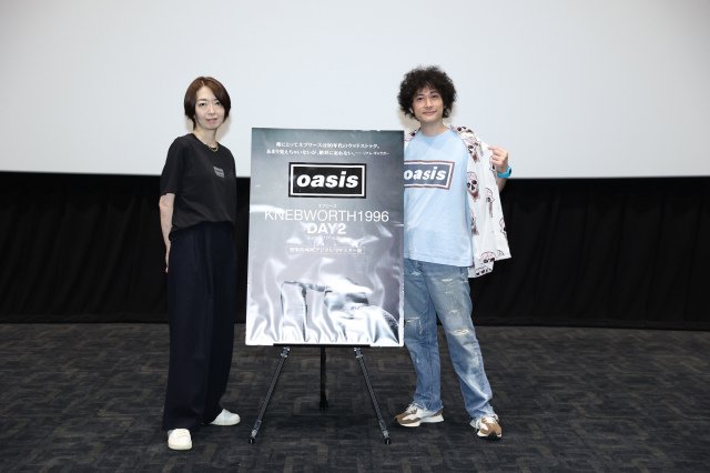 トークイベント付き先行上映会に登場した（左から）粉川しの、みの