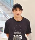 チャンピオンシップ準決勝に向けて意気込みを語る島根スサノオマジックの安藤誓哉＝出雲市斐川町沖洲、出雲空港
