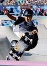 スケートボード女子パーク決勝　演技する開心那＝パリ（共同）
