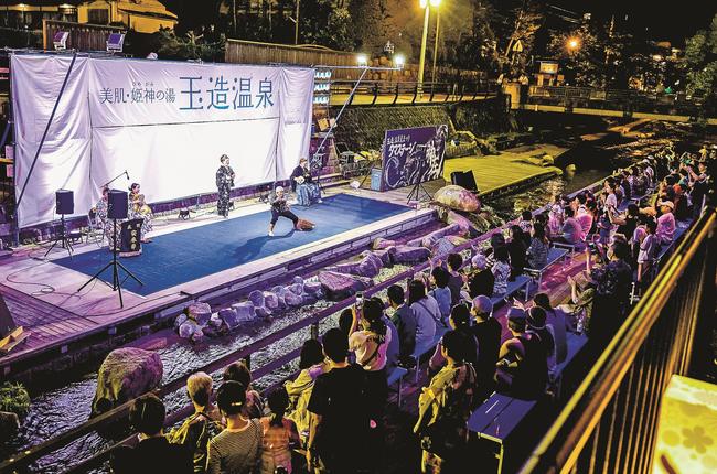 連日にぎわった、玉造温泉街のイベント会場＝松江市玉湯町玉造
