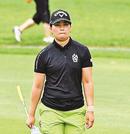 ５アンダーで１位タイにつけた沖せいら＝大山平原ゴルフクラブ