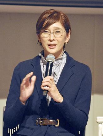 新潟市内で開かれたイベントで、自身の経験を語るバレーボール元女子日本代表の益子直美さん＝２０２２年１２月