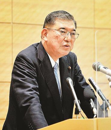 自民党総裁選で河野太郎行政改革担当相を支持することを表明する石破茂元幹事長＝東京・永田町、国会
