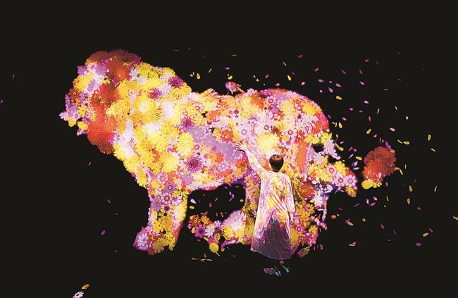 「花と共に生きる動物たちⅡ」（ｃ）チームラボ