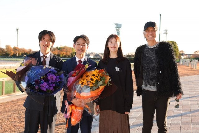 『ザ・ロイヤルファミリー』クランクアップ現場より（C）TBSスパークル／TBS