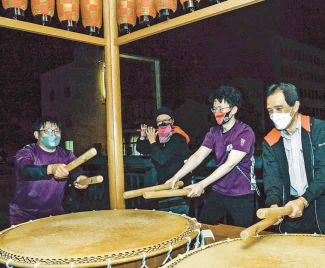 感染対策を徹底しながら練習に励む会員ー松江市片原町