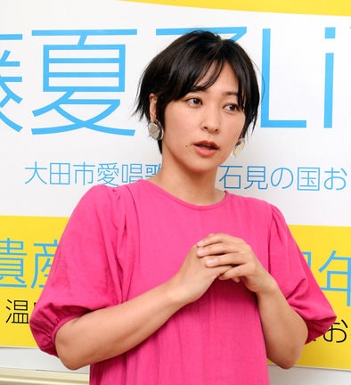 保育現場での活動を計画する近藤夏子さん＝大田市内