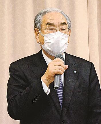 臨時総代会の正当性を訴える岸宏会長＝松江市内
