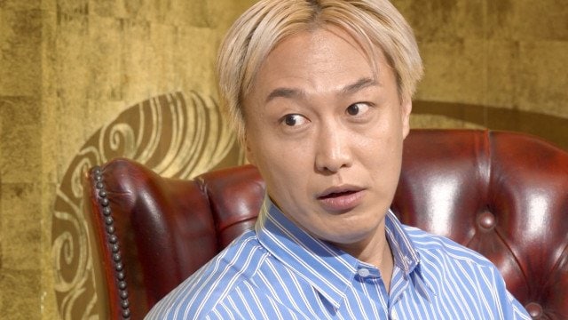 4日放送のABEMAオリジナルバラエティ番組『資産、全部売ってみた』に出演したお見送り芸人しんいち(C)AbemaTV,Inc.