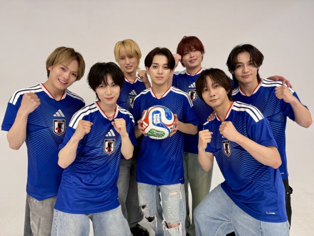 『けるとめる』ファミリーがフジテレビ系列で放送する『FIFAワールドカップ2026』を全力応援(後列左から)Travis Japanの川島如恵留、吉澤閑也/前列左から)松倉海斗、七五三掛龍也、宮近海斗、中村海人、松田元太 (C)フジテレビ